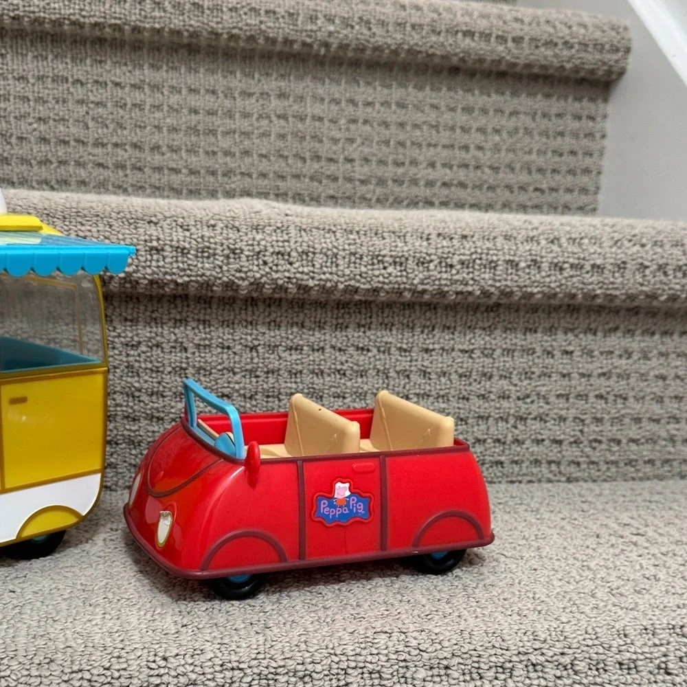Peppa Pig Yellow Camper and Red Car Set